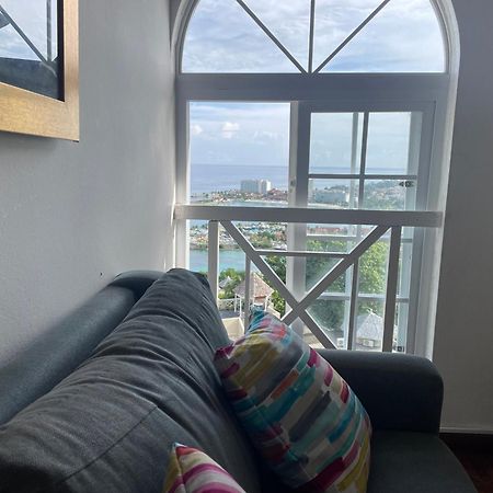 Oceanbreeze Jamaica Penthouse, 7-Minute Walk To Beach Ocho Rios Bagian luar foto