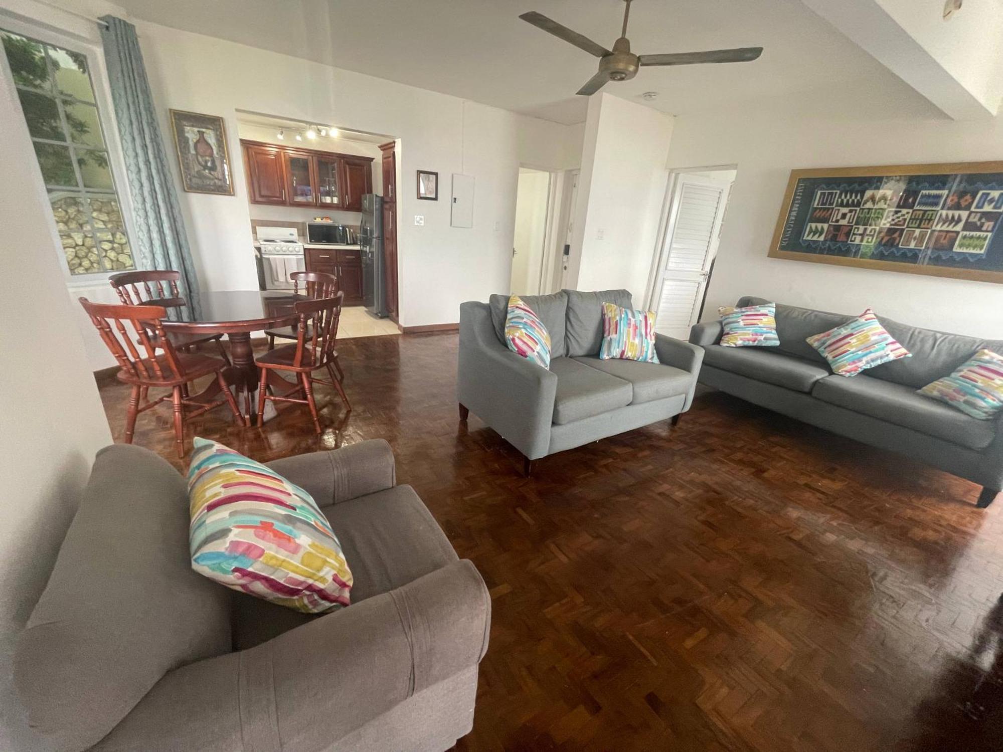 Oceanbreeze Jamaica Penthouse, 7-Minute Walk To Beach Ocho Rios Bagian luar foto