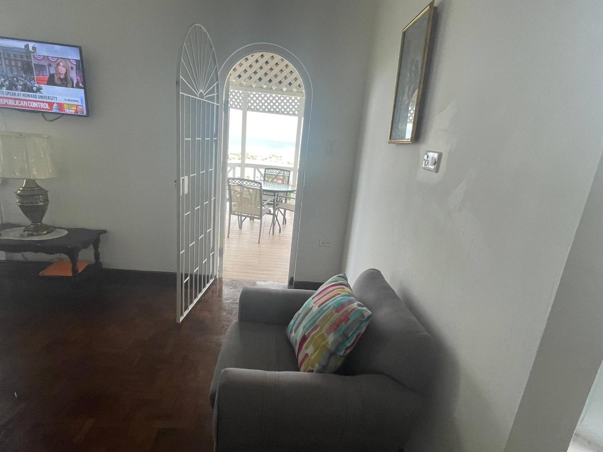 Oceanbreeze Jamaica Penthouse, 7-Minute Walk To Beach Ocho Rios Bagian luar foto